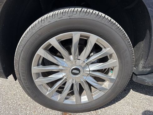 Used 2022 Cadillac Escalade Premium Luxury AWD/4WD image 2