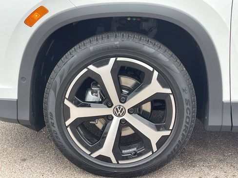 New 2026 Volkswagen Tiguan SE FWD image 6