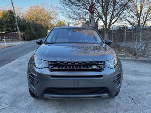 Used 2019 Land Rover Discovery Sport SE image 2