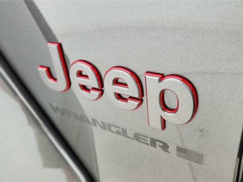 Used 2025 Jeep Wrangler Unlimited Rubicon image 16