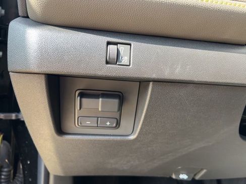 Used 2025 Chevrolet Colorado ZR2 image 12