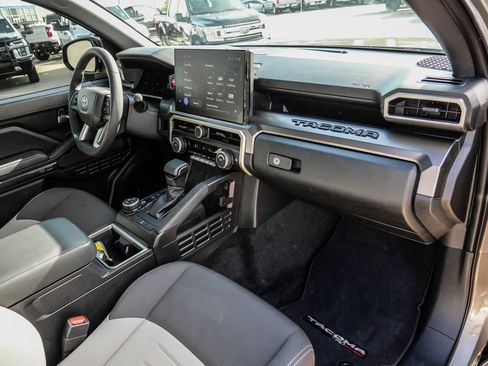 Used 2025 Toyota Tacoma TRD Off-Road AWD/4WD image 18