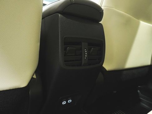 Certified 2023 Toyota Corolla Cross XLE image 14