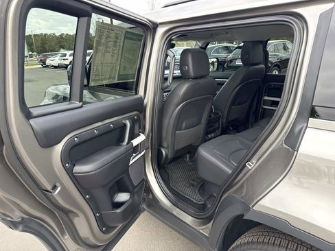 Used 2024 Land Rover Defender 110 S image 13
