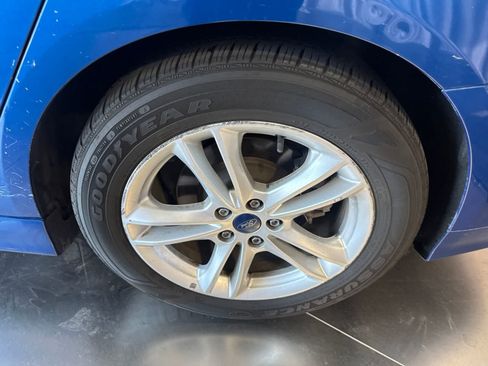 Used 2018 Ford Fusion SE w/ Fusion SE Technology Package FWD image 10