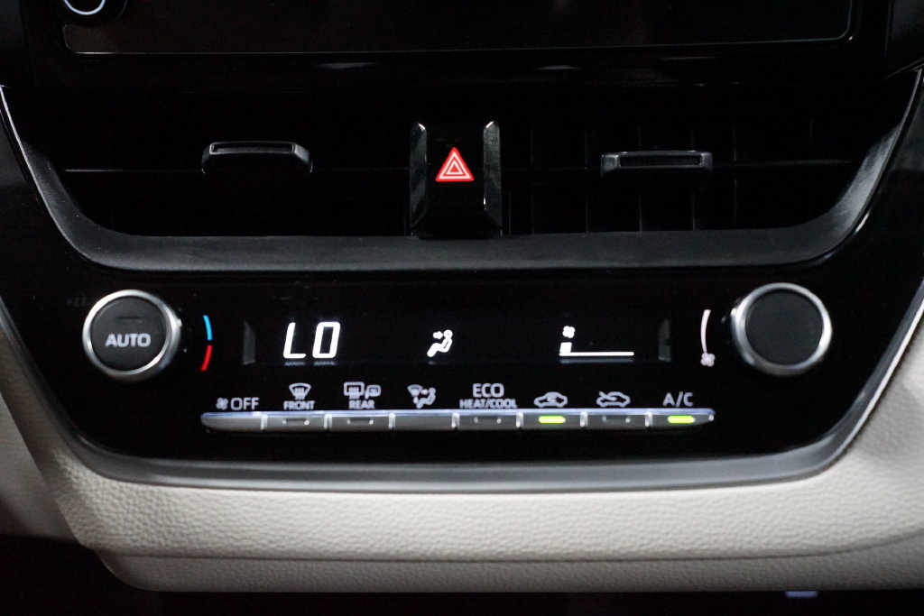 Used 2026 Toyota Corolla LE w/ LE Premium Package FWD image 20