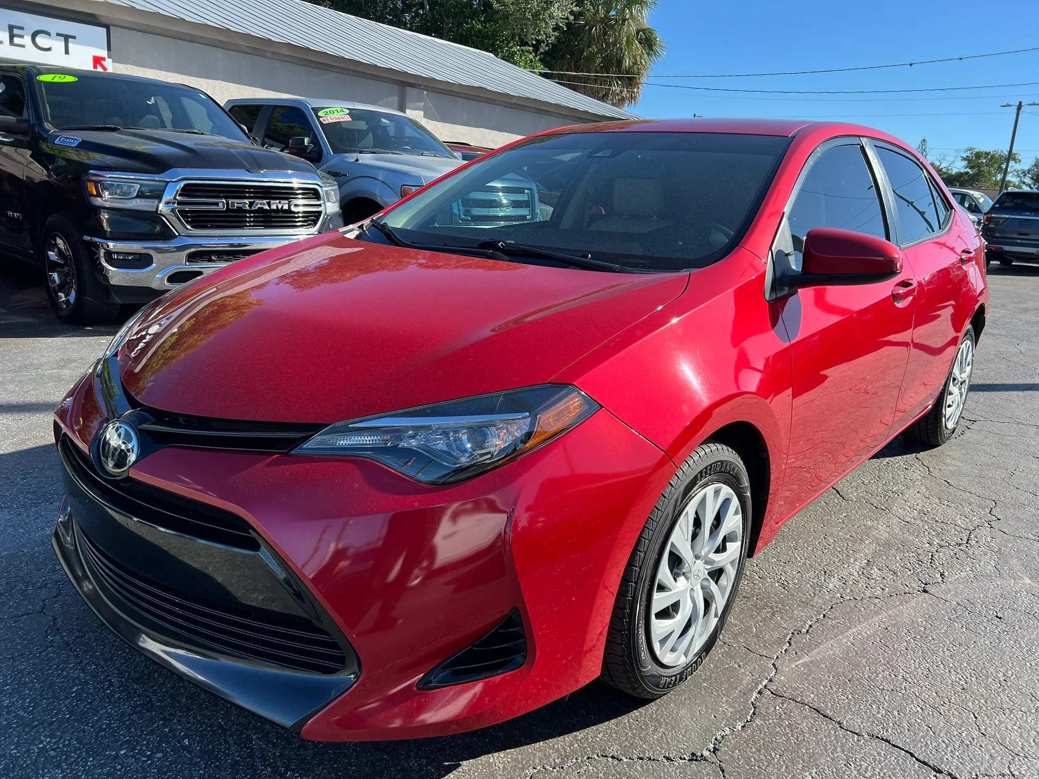 Used 2017 Toyota Corolla LE FWD image 2