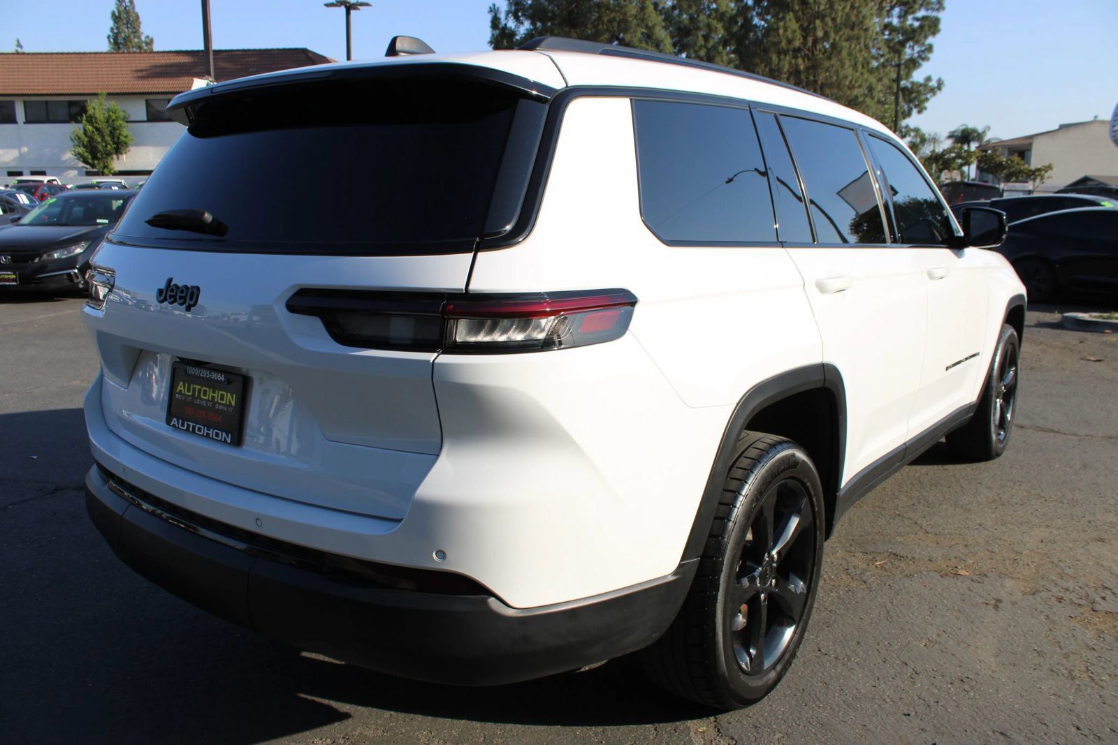 Used 2023 Jeep Grand Cherokee L Laredo RWD image 37