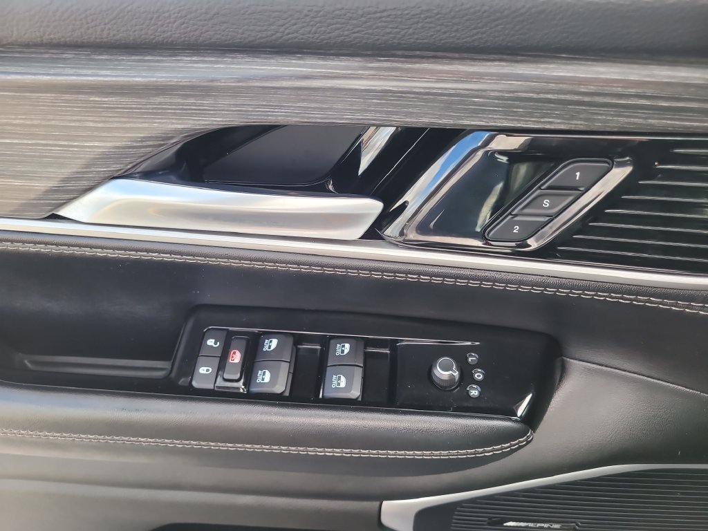 Certified 2024 Jeep Wagoneer Series II w/ Flexible Seating Group AWD/4WD image 19