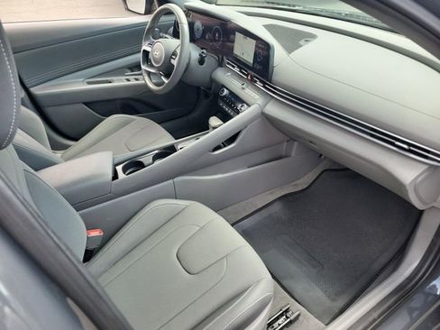 Used 2025 Hyundai Elantra SEL image 19