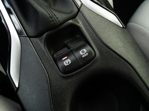 Used 2022 Toyota Corolla Cross LE image 28