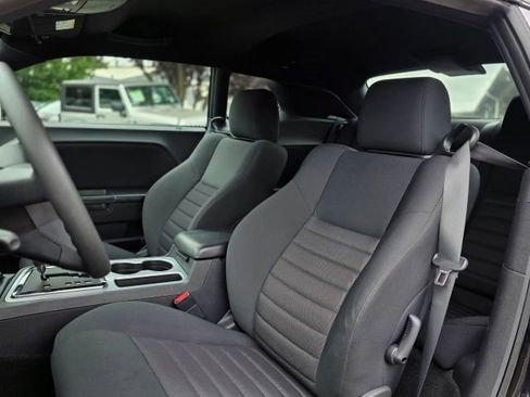 Used 2010 Dodge Challenger SE image 26