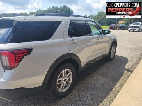 Used 2026 Ford Explorer Active w/ Active Comfort Package RWD image 5