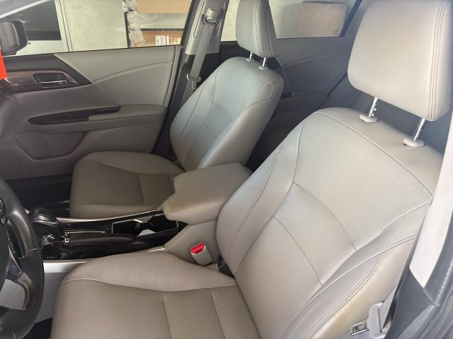 Used 2016 Honda Accord Touring image 11