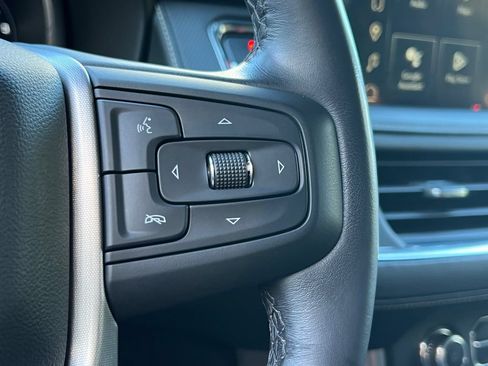 Used 2023 GMC Yukon SLT AWD/4WD image 25