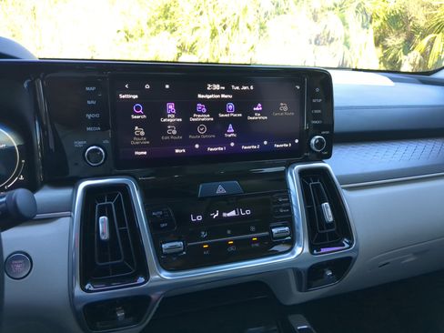 Used 2023 Kia Sorento SX image 24