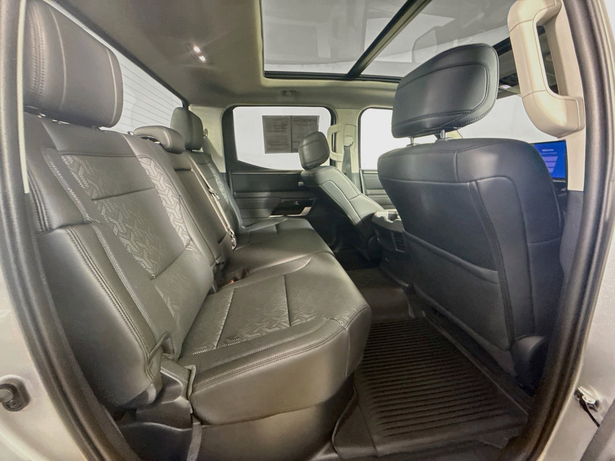 Used 2024 Toyota Tundra Limited AWD/4WD image 27