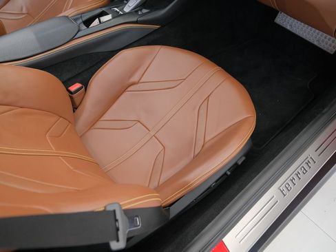 Used 2021 Ferrari 812 GTS RWD image 17