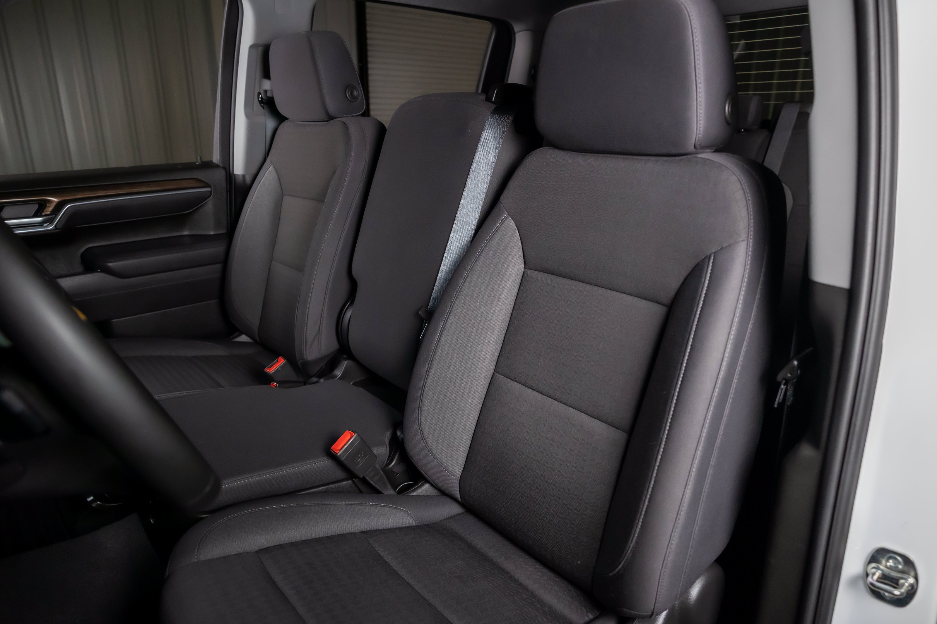 Used 2025 Chevrolet Silverado 1500 LT AWD/4WD image 5