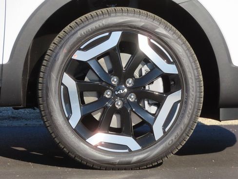 Used 2025 Kia Telluride S image 16