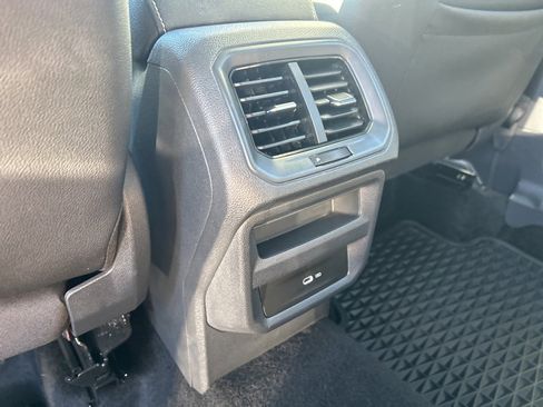 Used 2023 Volkswagen Taos SE w/ Panoramic Sunroof Package image 26