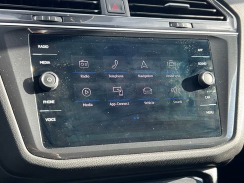 Used 2023 Volkswagen Tiguan SE image 25