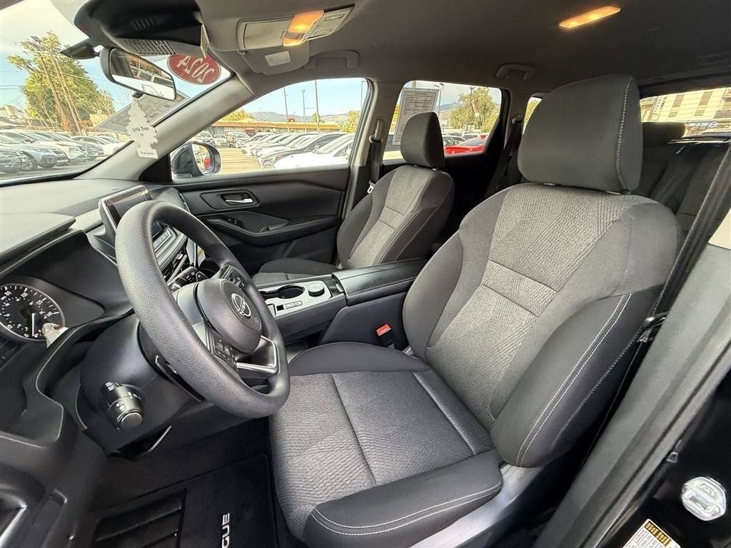 Used 2024 Nissan Rogue SV AWD/4WD image 17