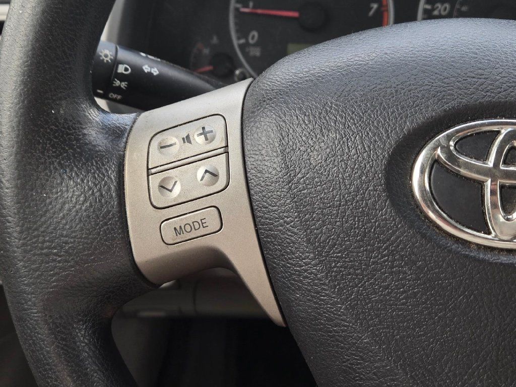 Used 2013 Toyota Corolla LE FWD image 19