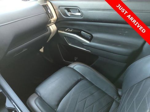 Certified 2023 Nissan Pathfinder Platinum image 29