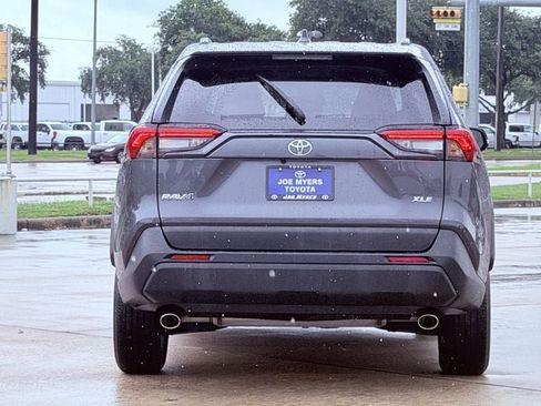 Used 2025 Toyota RAV4 XLE FWD image 8