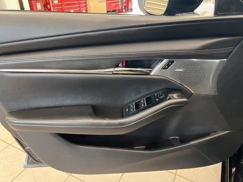 Used 2022 MAZDA MAZDA3 s FWD image 12