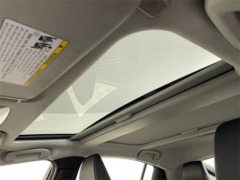 Used 2026 Toyota Prius XLE image 10