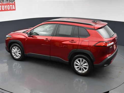 Used 2025 Toyota Corolla Cross LE AWD/4WD image 19