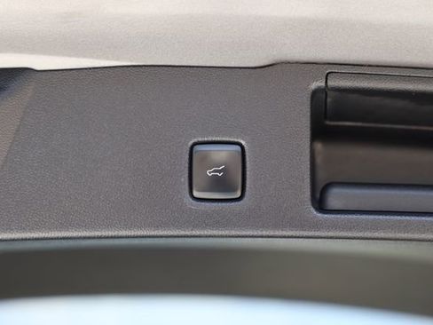 Used 2021 Ford Escape SE w/ Convenience Package image 9