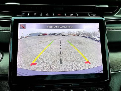Used 2022 Jeep Grand Cherokee Overland AWD/4WD image 15