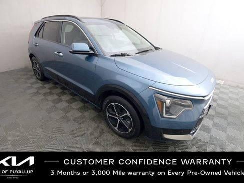 Certified 2024 Kia Niro SX image 3