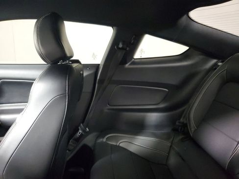 Used 2021 Ford Mustang Shelby GT500 w/ Technology Package RWD image 10