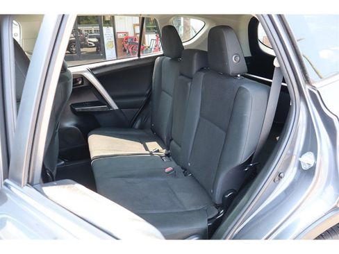 Used 2016 Toyota RAV4 LE FWD image 15