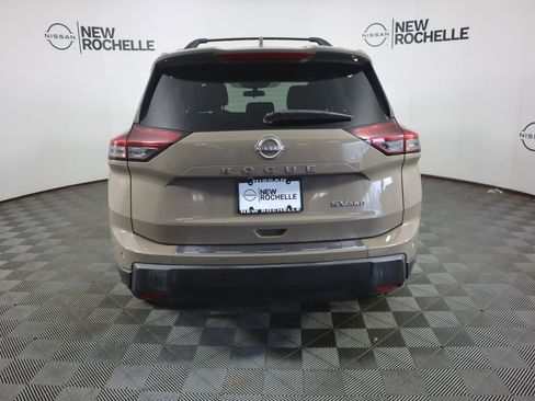 Used 2024 Nissan Rogue SV w/ SV Premium Package image 6