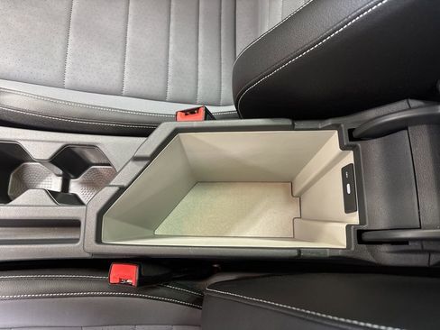 Used 2025 Volkswagen Jetta SE FWD image 28
