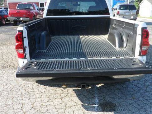 Used 2006 Chevrolet Silverado 1500 W/T RWD image 6