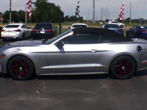 Used 2020 Ford Mustang Premium image 5