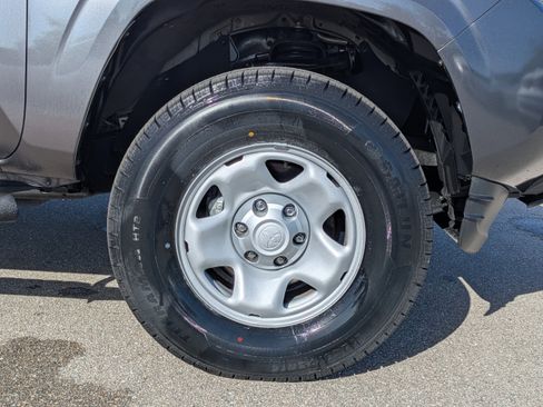 Used 2021 Toyota Tacoma SR w/ SR Convenience Package image 11