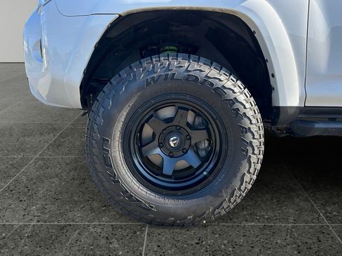 Used 2020 Toyota 4Runner SR5 Premium w/ Moonroof Package AWD/4WD image 4