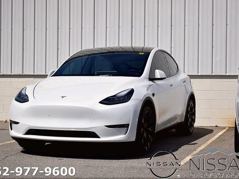 Used 2022 Tesla Model Y Long Range AWD/4WD image 1