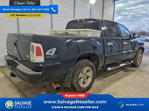 Used 2006 Mitsubishi Raider XLS image 4