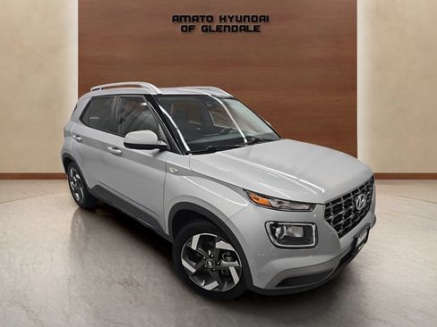 Used 2022 Hyundai Venue SEL FWD image 8