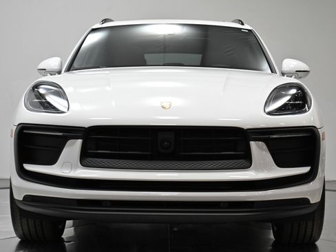 Used 2023 Porsche Macan image 15