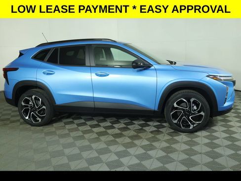 New 2026 Chevrolet Trax RS w/ Sunroof Package FWD image 2