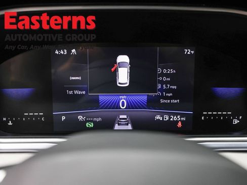 Used 2025 Volkswagen Taos SE AWD/4WD image 17
